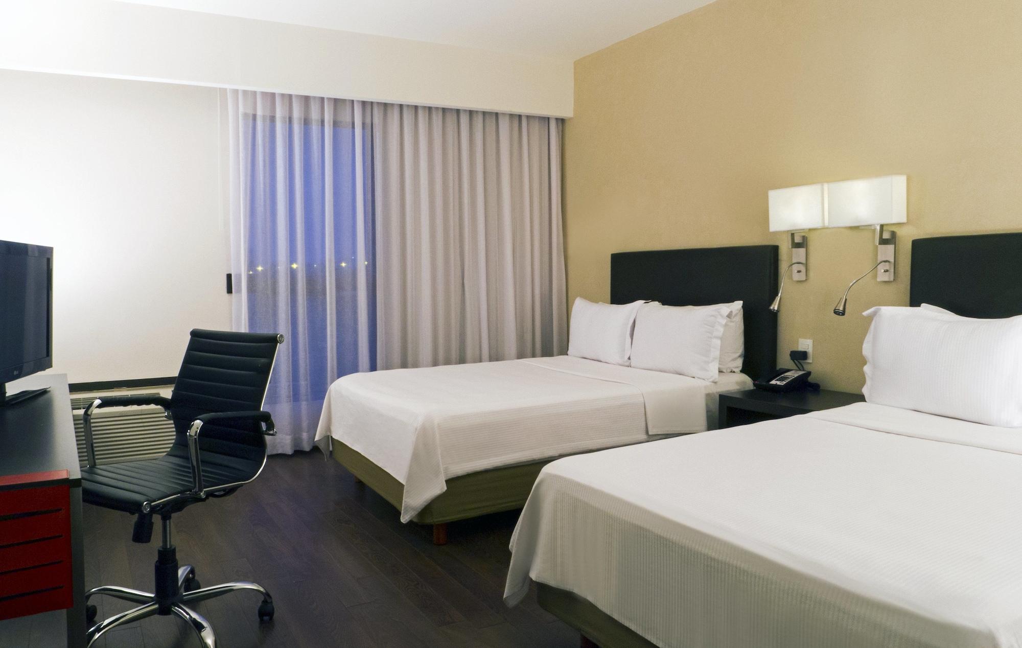 Fiesta Inn Леон Экстерьер фото